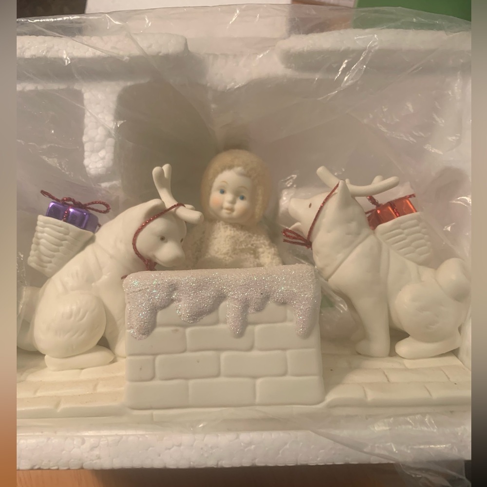 Snowbabies “Santa helpers”